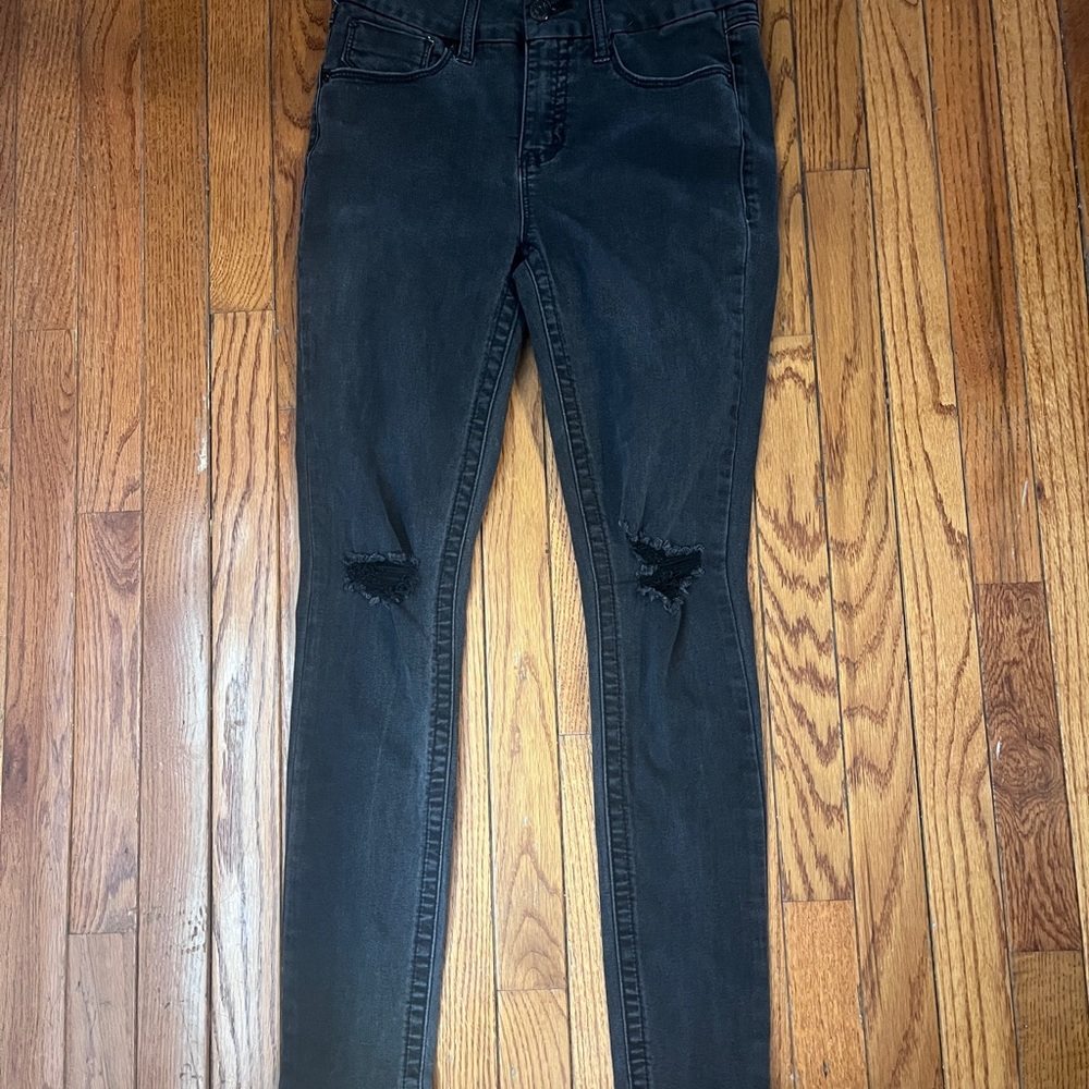 Women’s black distressed tummyless high rise skinny jeans size 4
